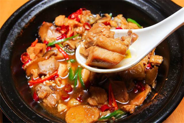 侯记黄焖鸡米饭